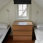 8 Person In Urangsvag-by Traum