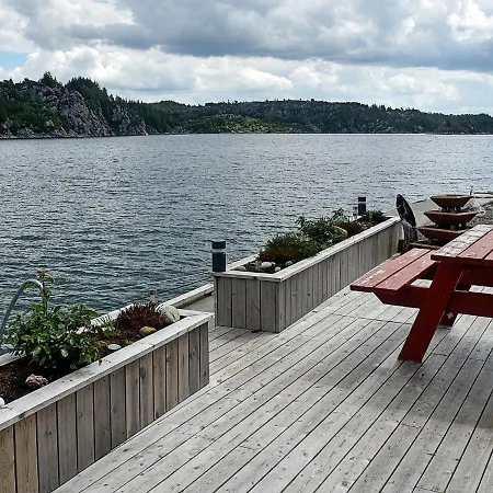 8 Person In Urangsvag-by Traum *