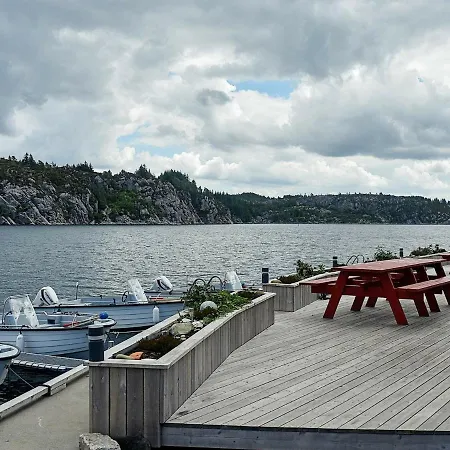 8 Person In Urangsvag-by Traum *