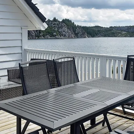 8 Person In Urangsvag-by Traum *