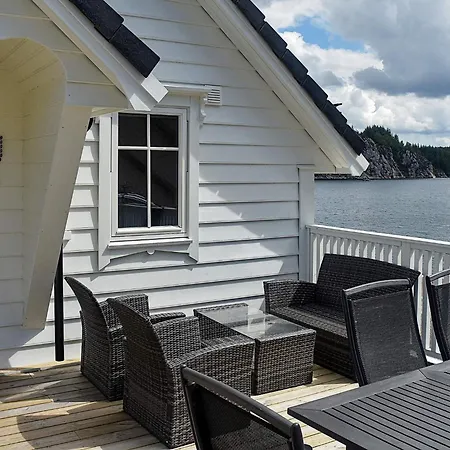 8 Person In Urangsvag-by Traum *