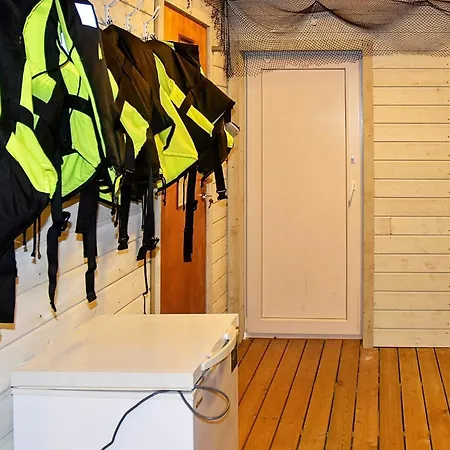 8 Person In Urangsvag-by Traum *