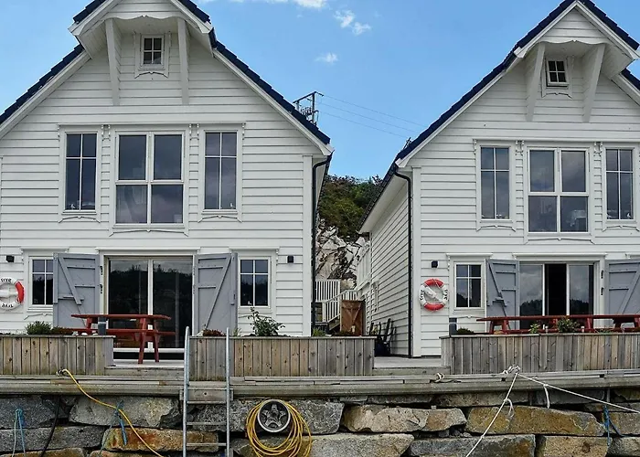8 Person In Urangsvag-by Traum
