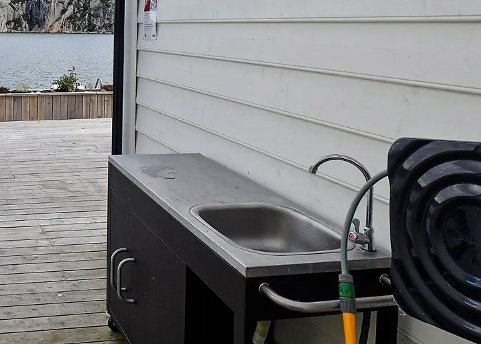 8 Person In Urangsvag-by Traum *